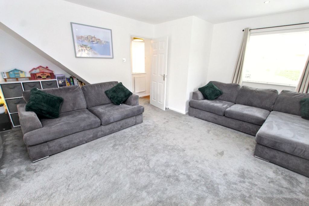 Property photo 3 of 25