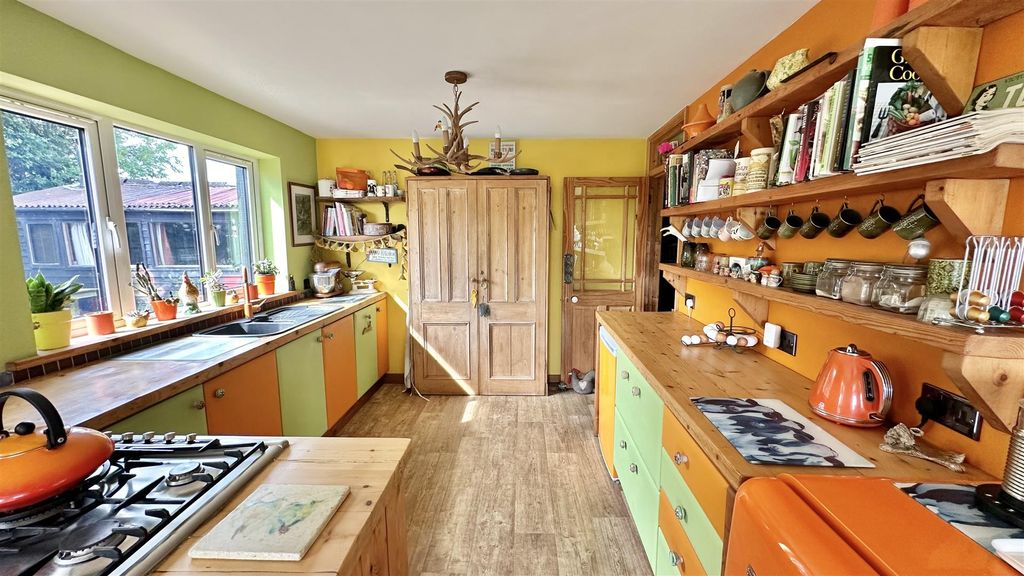 Property photo 3 of 47