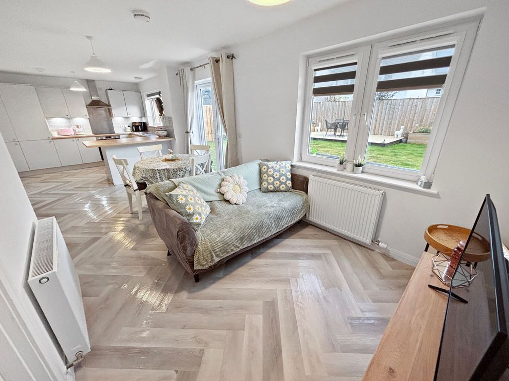 Property photo 3 of 32