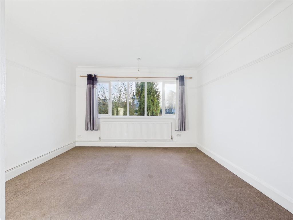 Property photo 3 of 10 Cam03844G0-Pr0349-Still002.Jpg