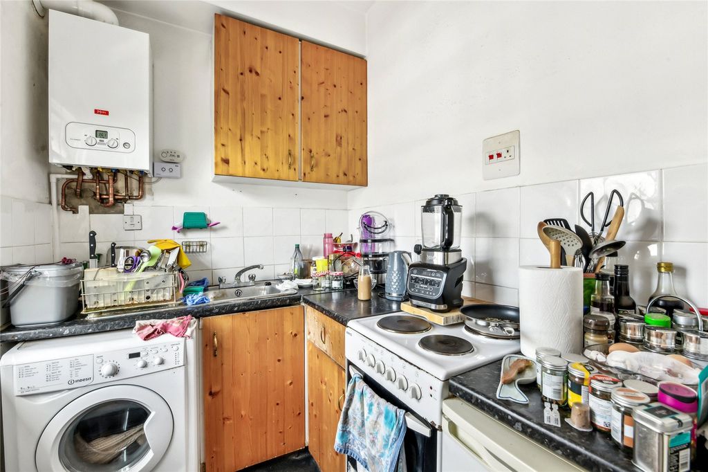 Property photo 2 of 6 Kitchen