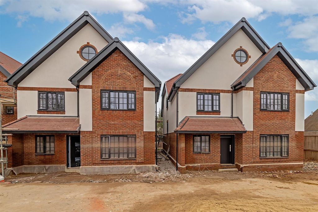 Property photo 1 of 12 Silverwoods-5.Jpg