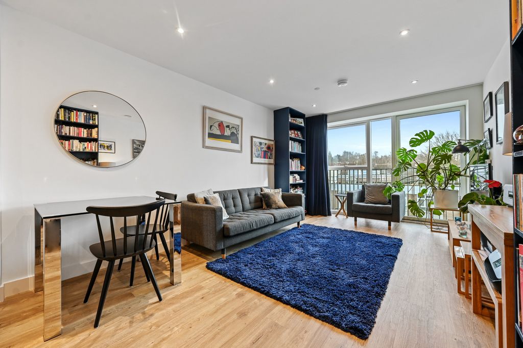 Property photo 1 of 8 One Bedroom Modern Apartment