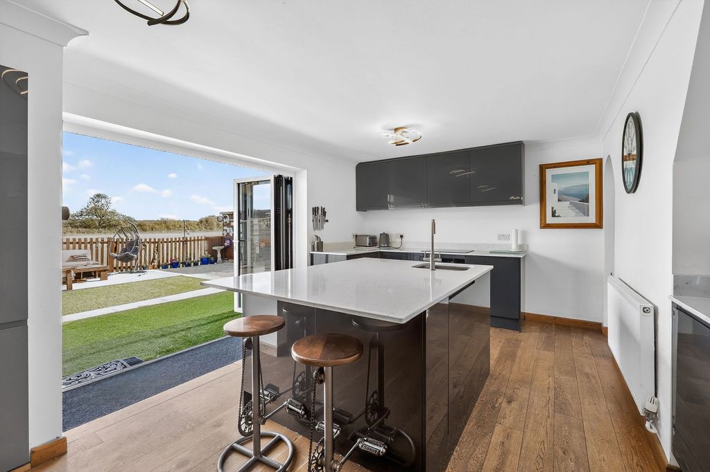 Property photo 3 of 54