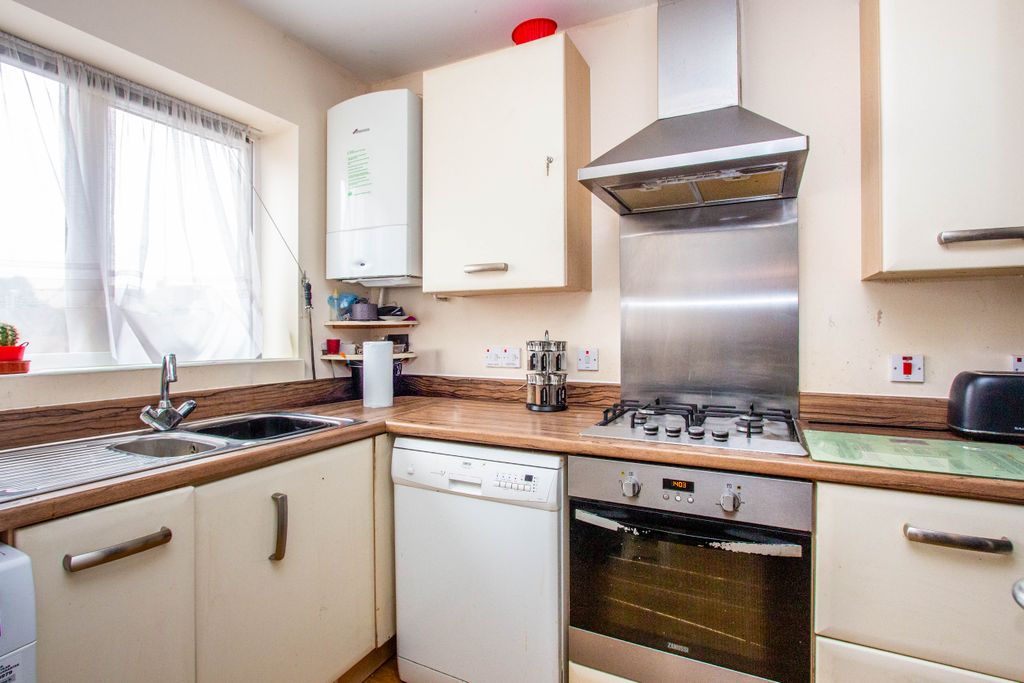 Property photo 2 of 6 Kitchen