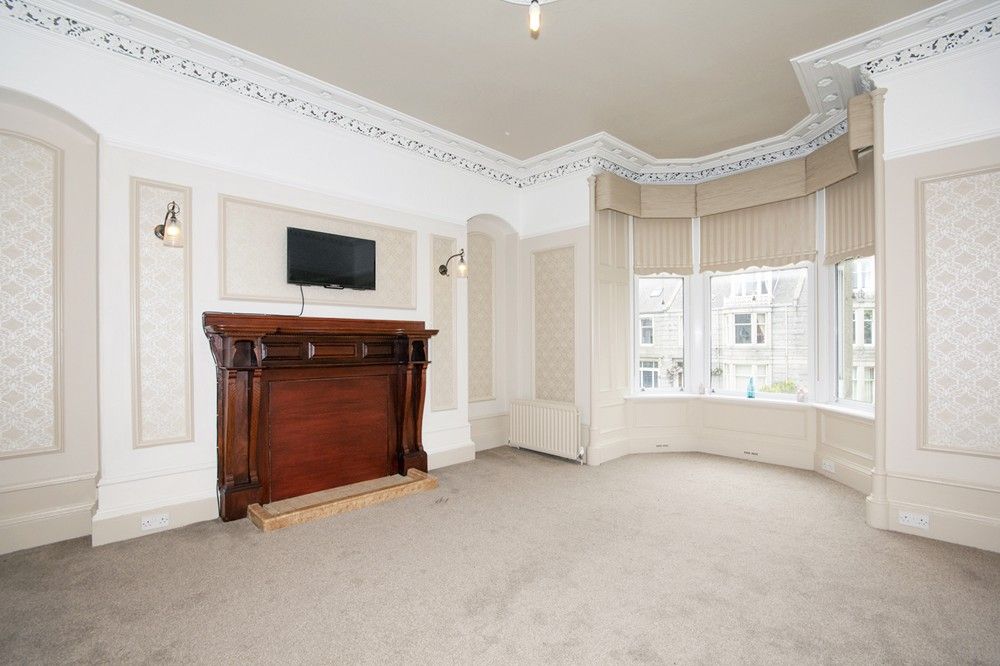 Property photo 2 of 12 415Gw 3