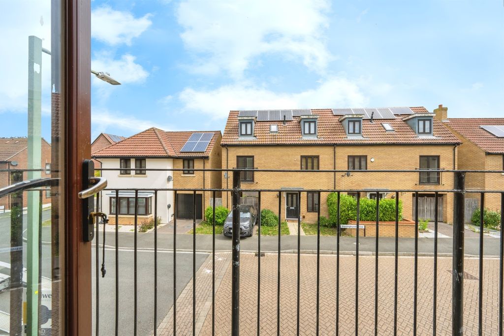 Property photo 2 of 9 Balcony