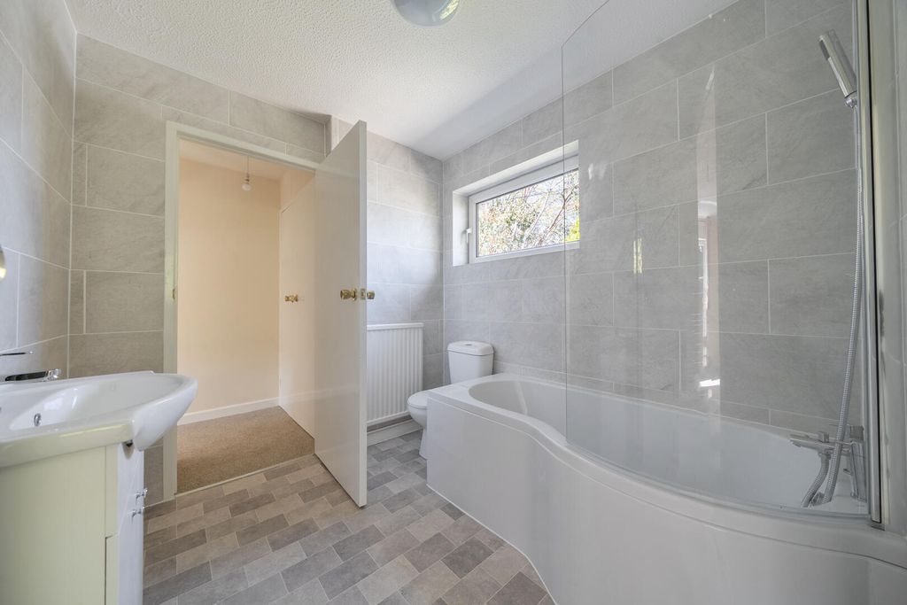 Property photo 3 of 20 Bathroom