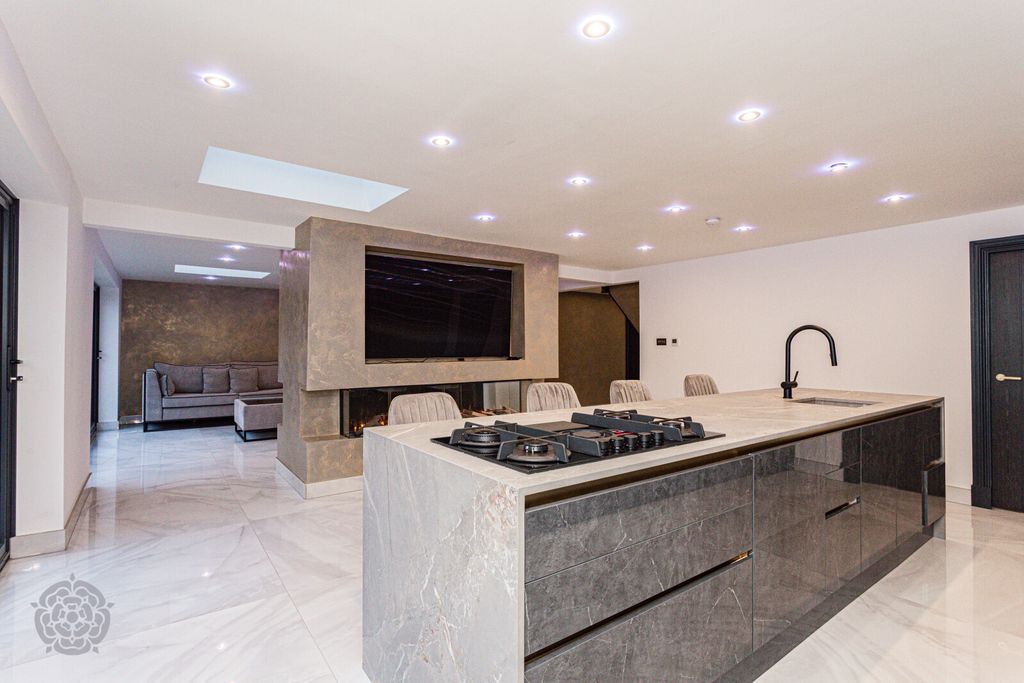 Property photo 3 of 38 Picture No. 33