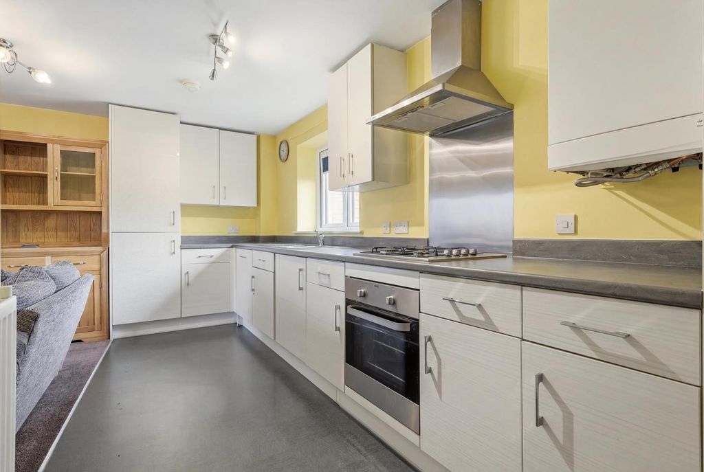 Property photo 3 of 12