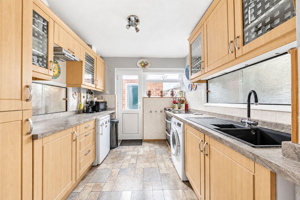 Property photo 2 of 19 Kitchen