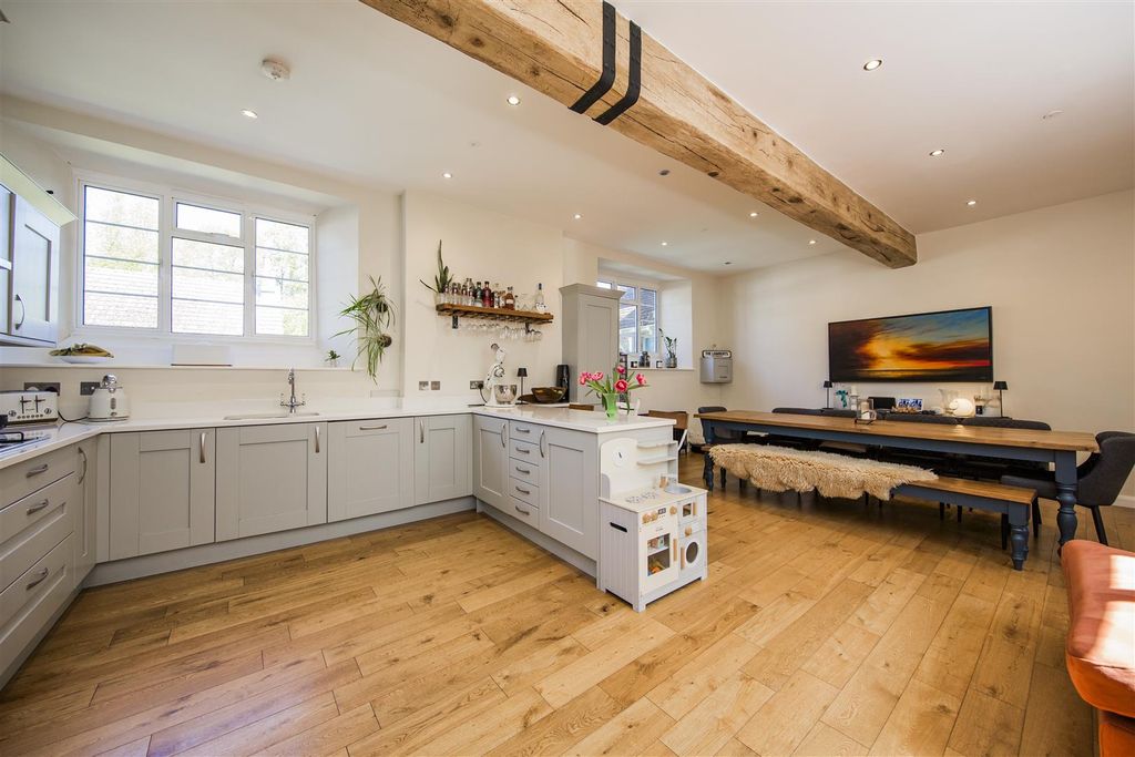 Property photo 2 of 38 Entertainment Kitchen