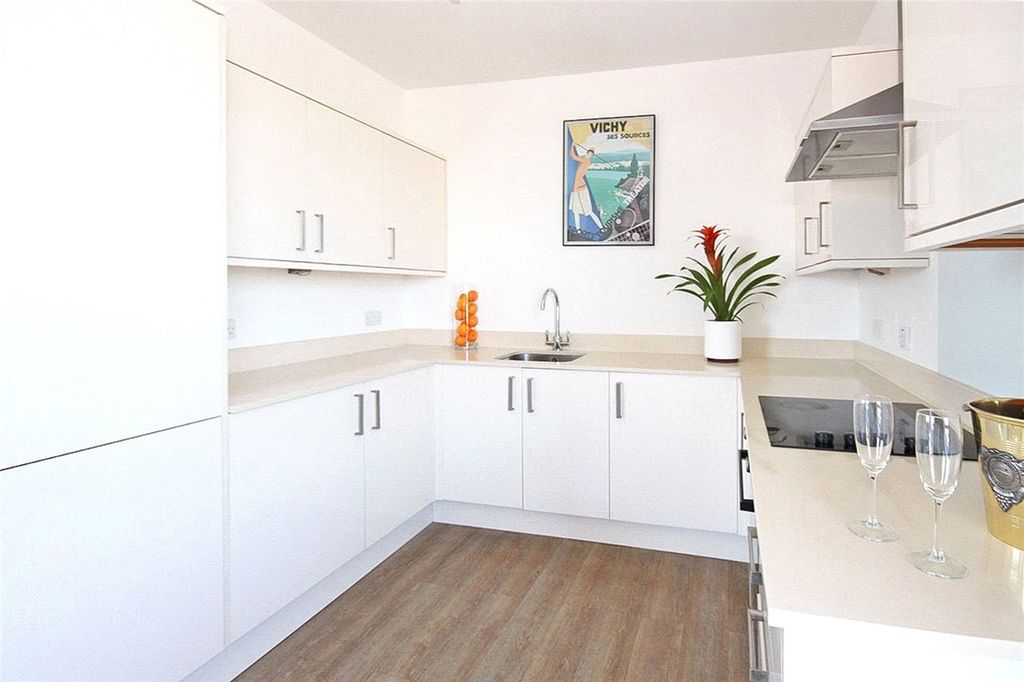 Property photo 3 of 9 Kitchen