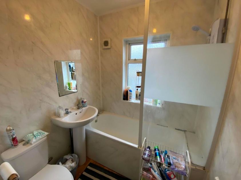 Property photo 3 of 9 Bathroom 1