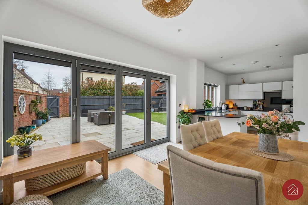 Property photo 3 of 29 Dining Area