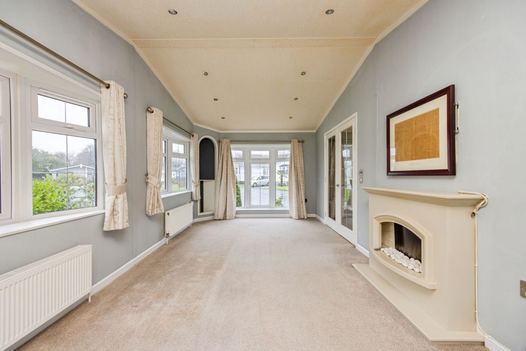 Property photo 2 of 15 Lounge