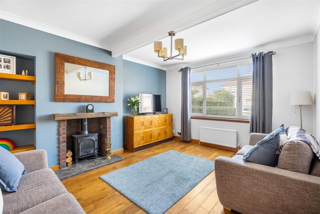Property photo 2 of 26 40Lavelle-25.Jpg
