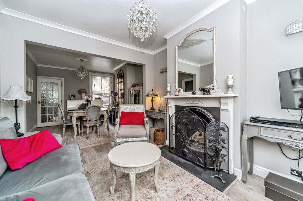 Property photo 3 of 20