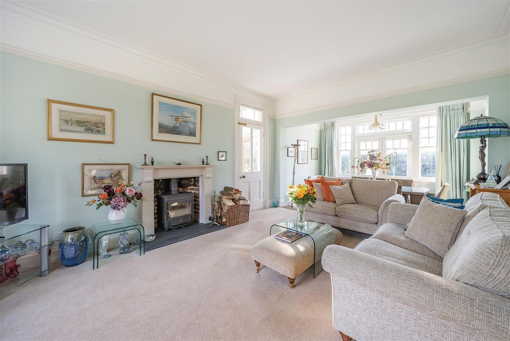 Property photo 3 of 44 Sitting Room