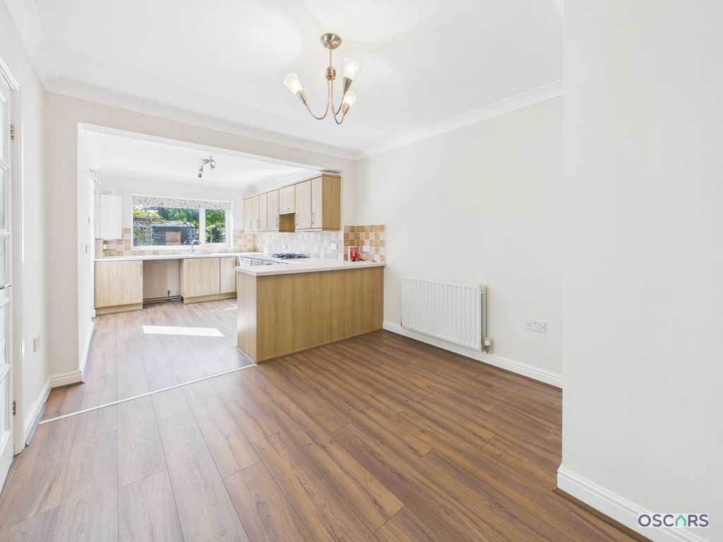 Property photo 3 of 9 Photo 8