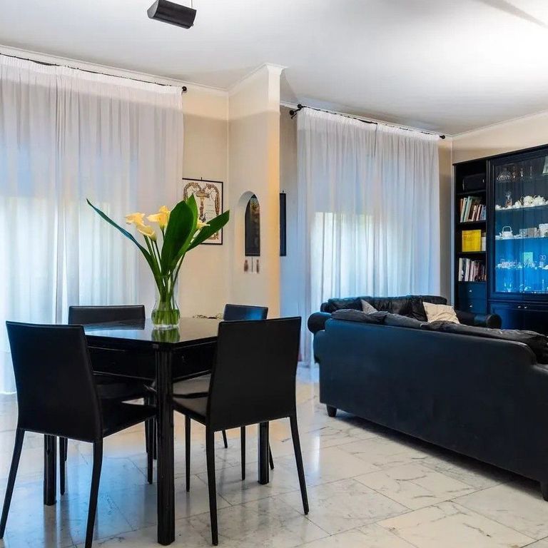 Property photo 1 of 14 Stylish Apartment In Rome, Lazio
