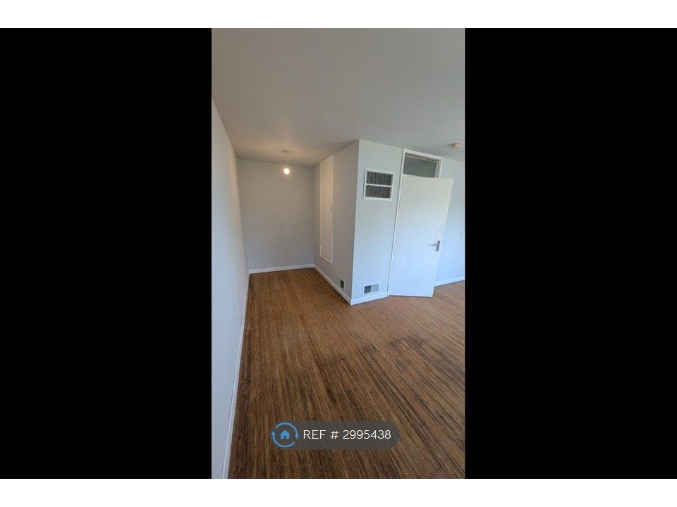 Property photo 2 of 4 Studio Room