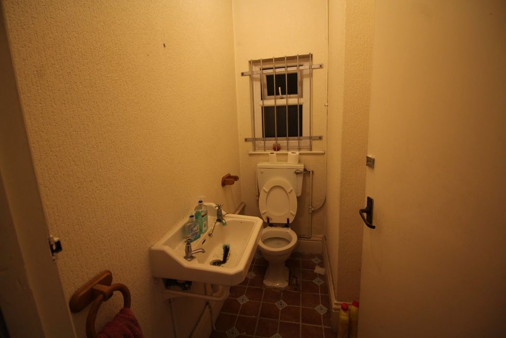 Property photo 1 of 19 Shop/Office