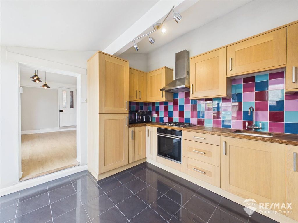 Property photo 3 of 29 Cam02842G0-Pr0385-Still022.Jpg