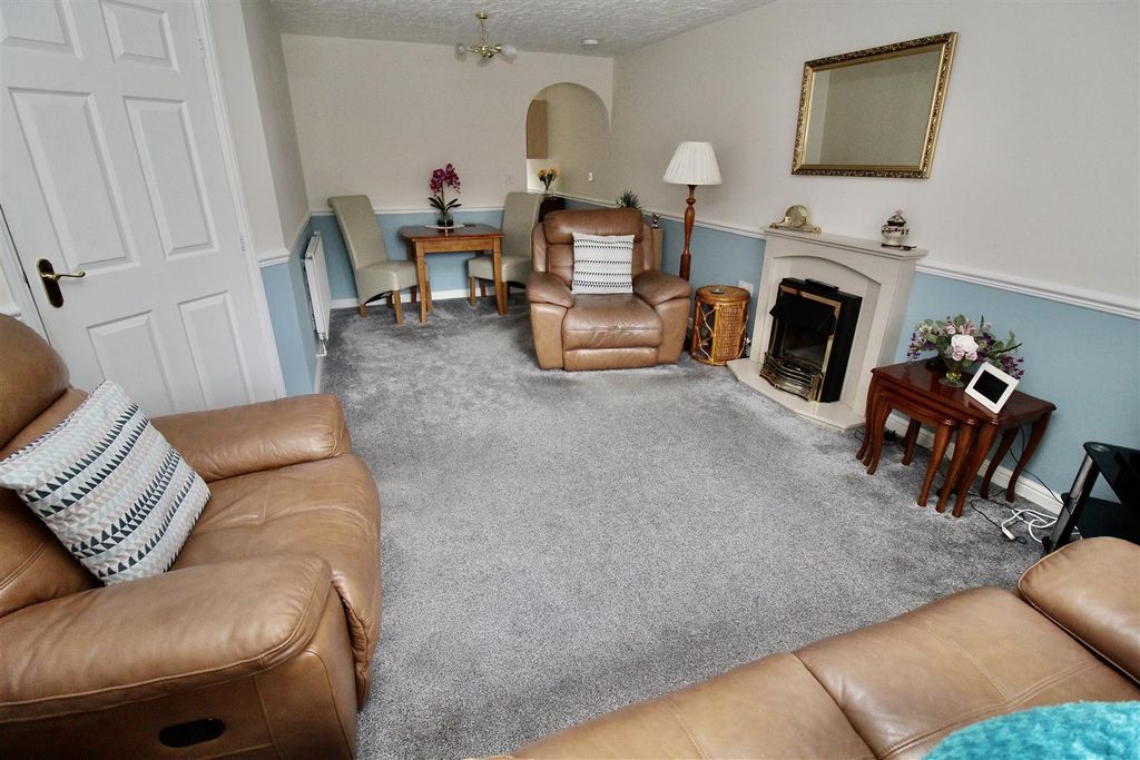 Property photo 3 of 21 Lounge/Dining Room