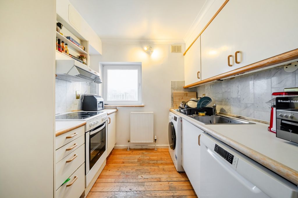 Property photo 3 of 7 1397337-16-695F8c...