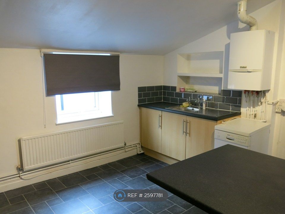Property photo 2 of 25 Kitchen 2