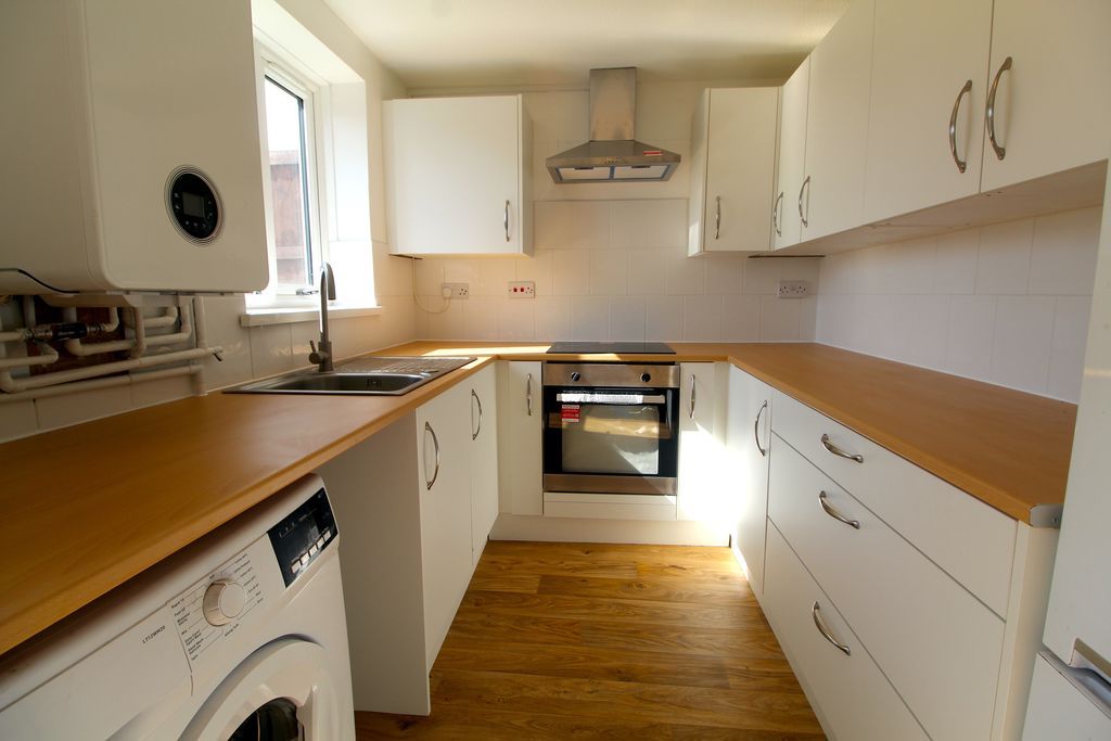 Property photo 2 of 8 Kitchen