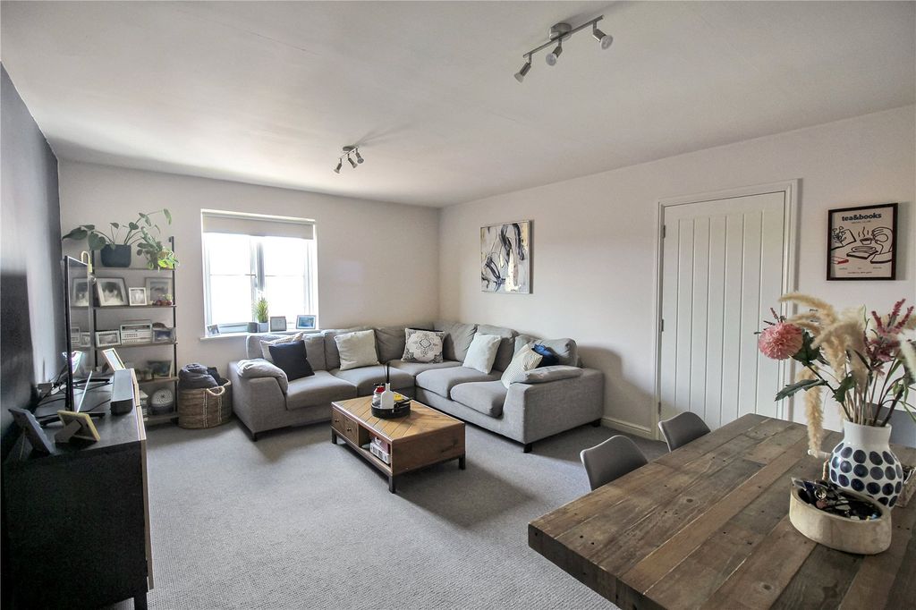 Property photo 2 of 12 Picture No. 04