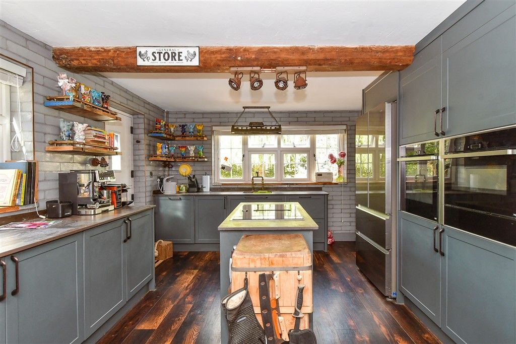 Property photo 3 of 18 Kitchen