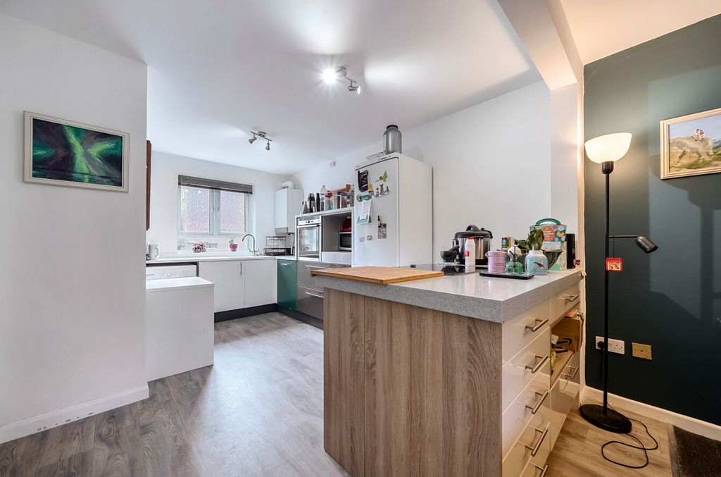 Property photo 3 of 13 1342319-10-68A58E...