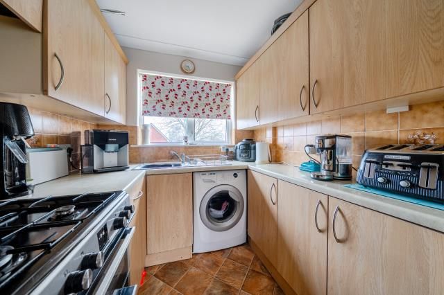 Property photo 2 of 19 Kitchen