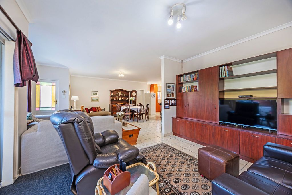 Property photo 2 of 27 Dbv1720679