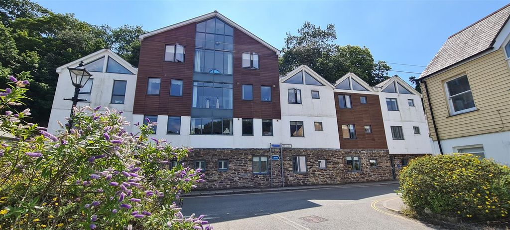 2 bed flat for sale Fowey
