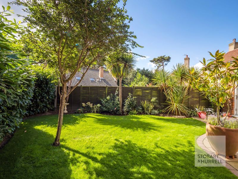 Property photo 3 of 23 Lawn Garden