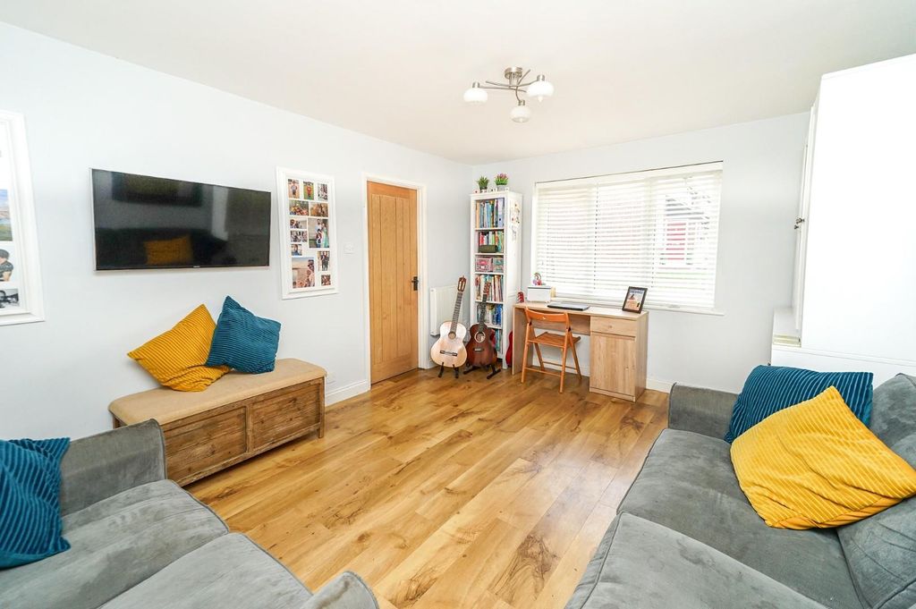 Property photo 2 of 18