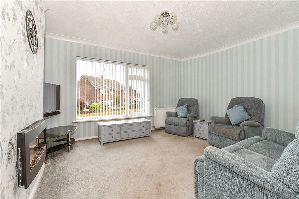 Property photo 3 of 11 Lounge