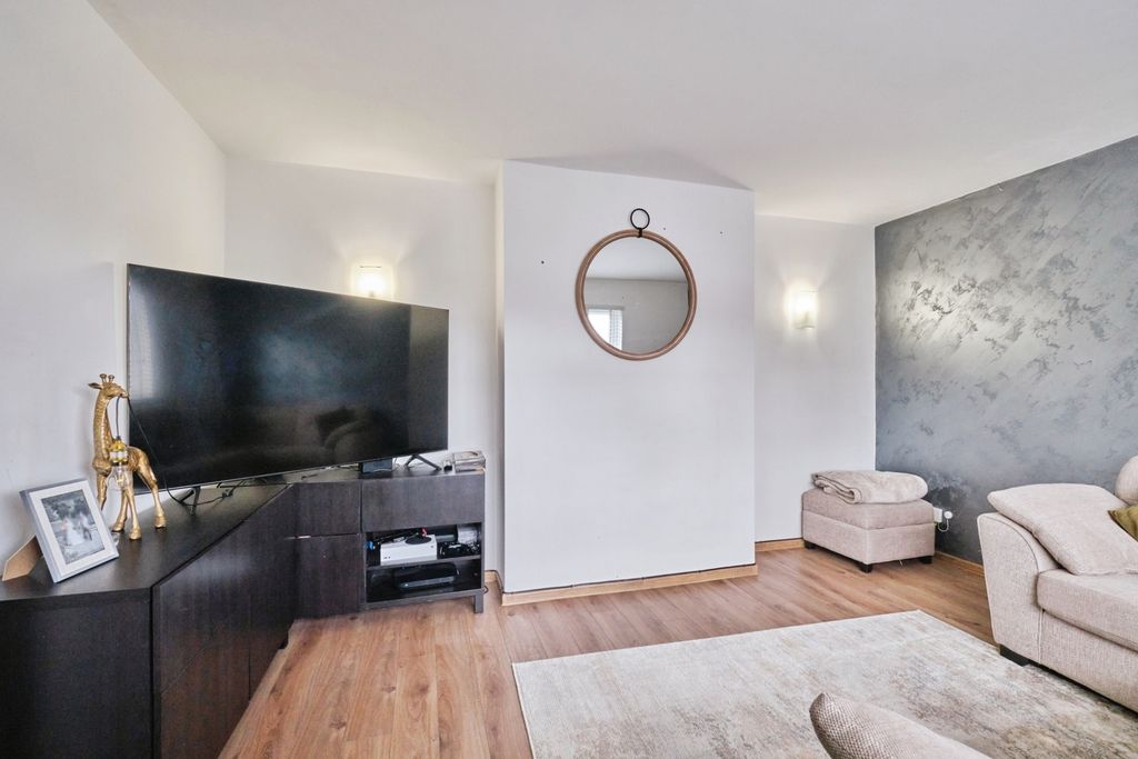 Property photo 3 of 20 Pbox-Img.Jpg