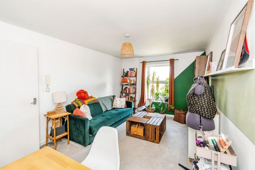 Property photo 3 of 14