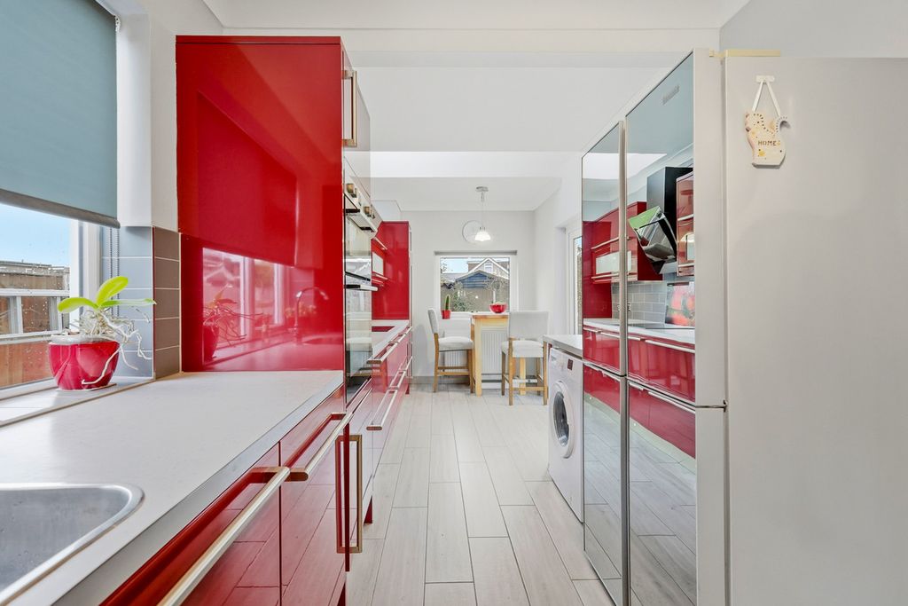 Property photo 2 of 26