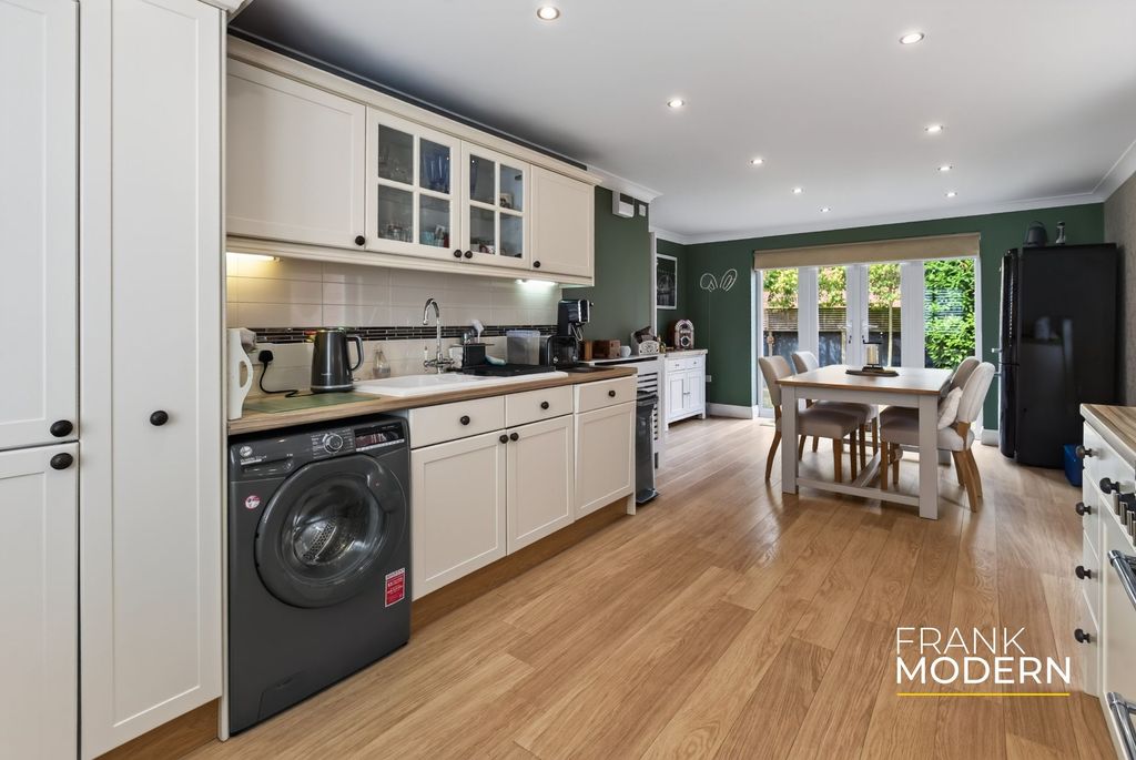 Property photo 3 of 40 Kitchen / Breakfast