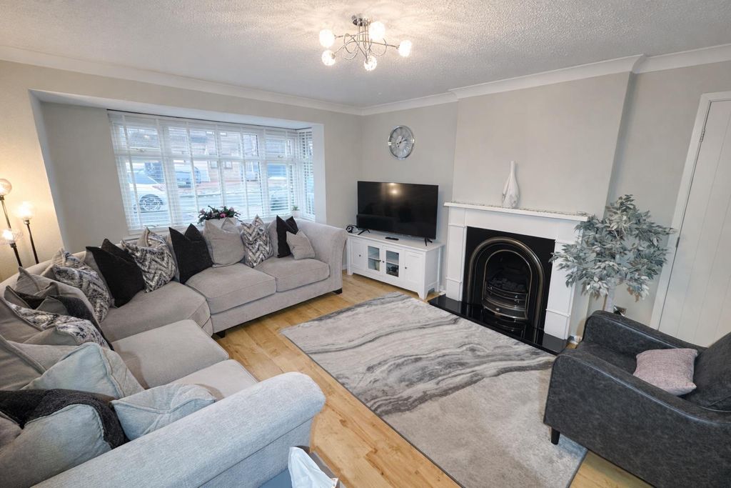 Property photo 3 of 16 Lounge 2.Jpeg