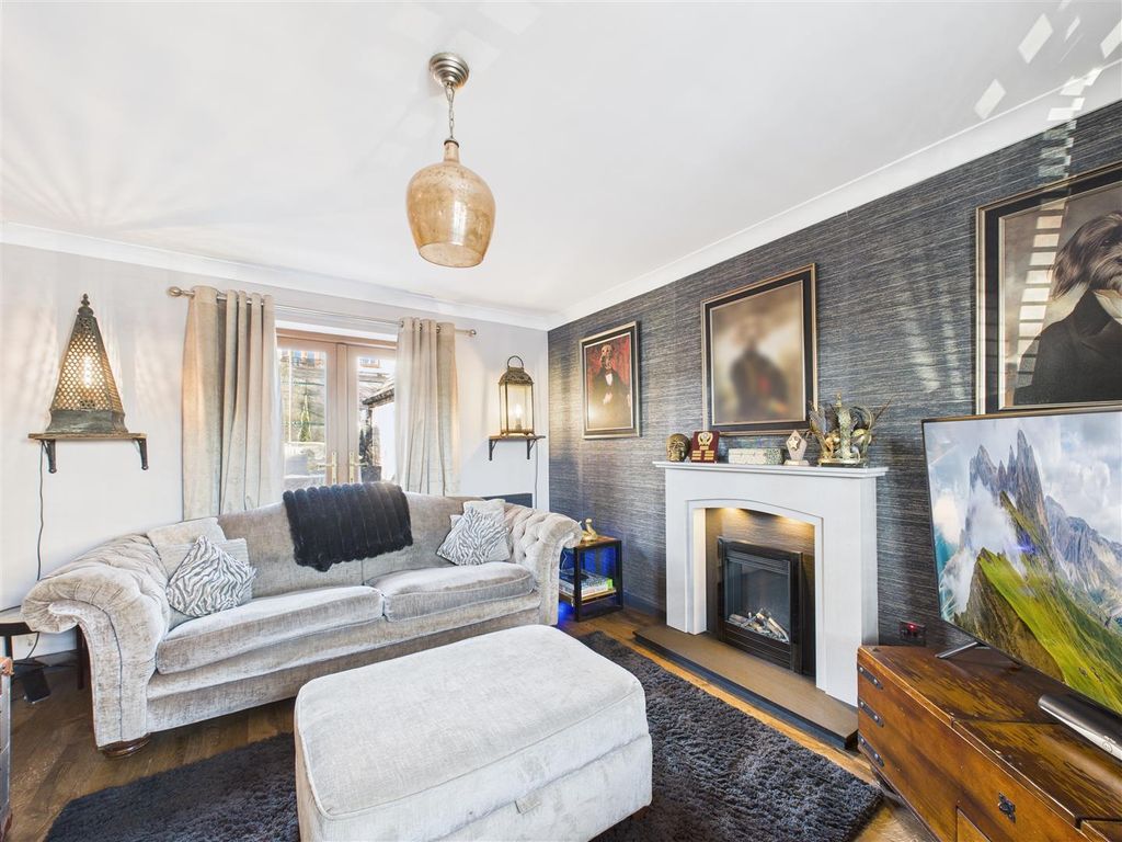 Property photo 3 of 19 Cam05207G0-Pr0074-Still013.Jpg