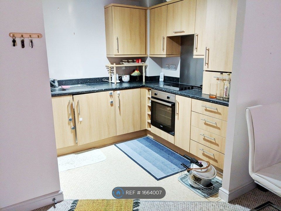 Property photo 2 of 6 Kitchen