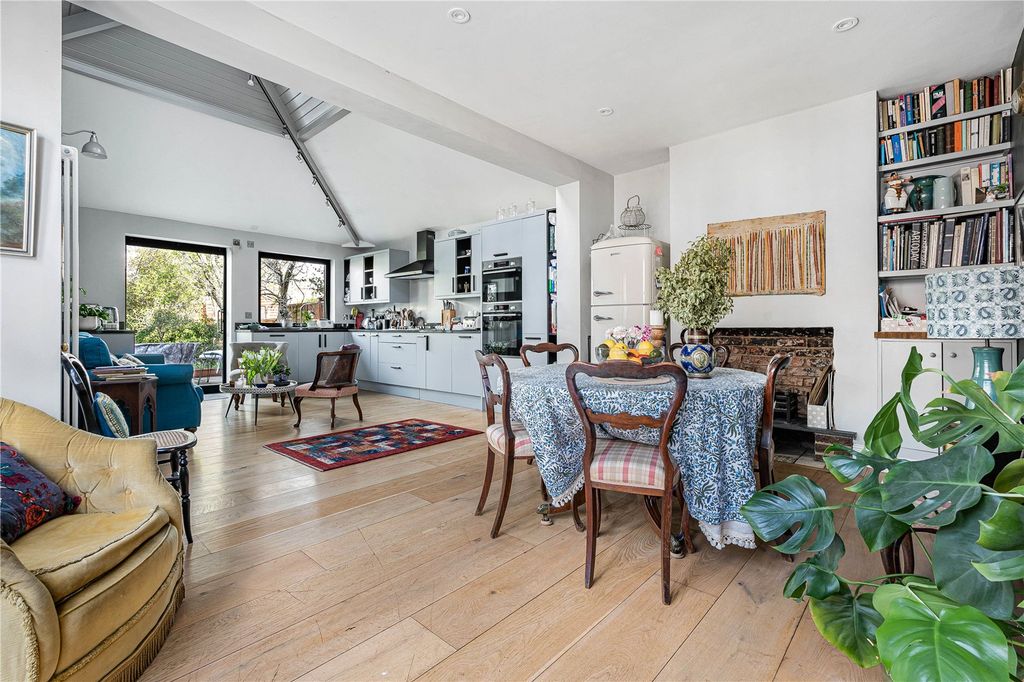 Property photo 2 of 22 Picture No. 27