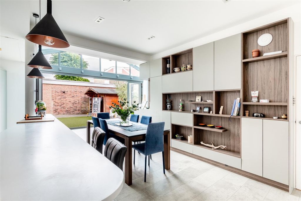 Property photo 2 of 13 Image00127.Jpg